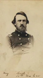 Retrato busto de un hombre en uniforme